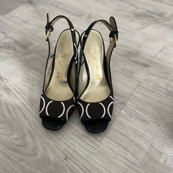 Black & White UNISA heels - Picture 4 of 8